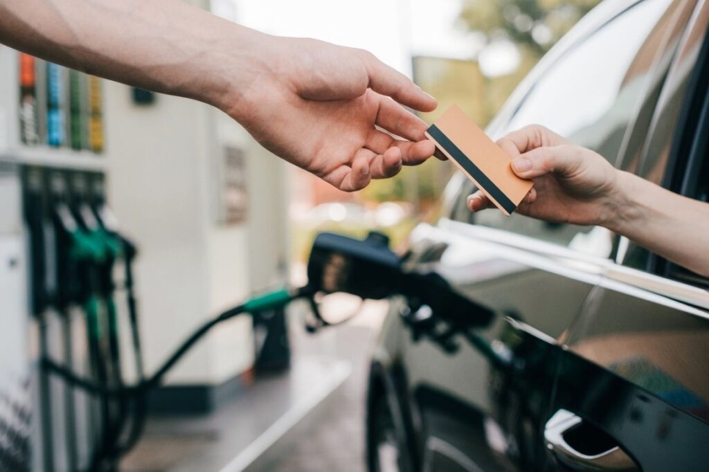 Karta paliwowa MOYL — na czym polega i jakie korzyści daje?